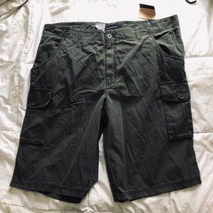 Calvin Klein flat front cargo shorts size 42